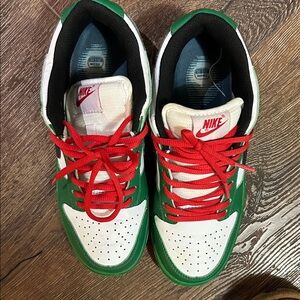 Nike White and Green Sneakers with Red Accents